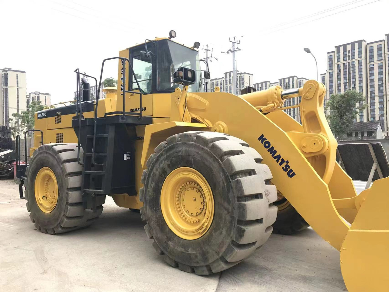 Колесен товарач KOMATSU WA600-6: снимка 6