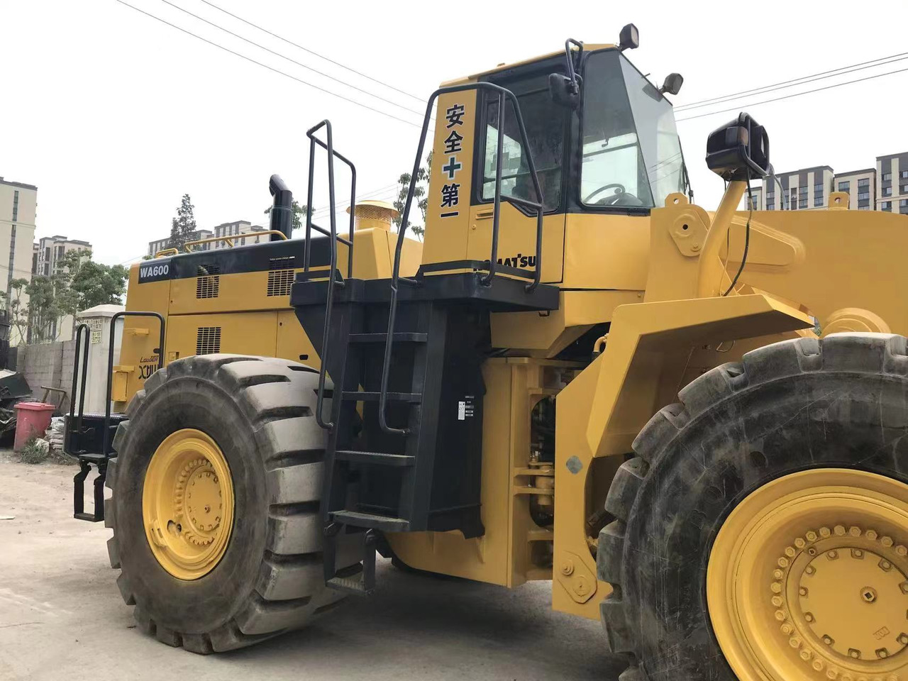 Колесен товарач KOMATSU WA600-6: снимка 7