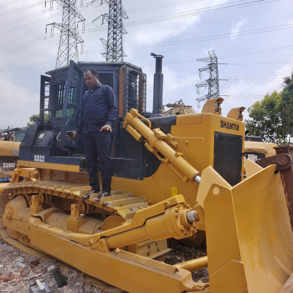 SHANTUI SD22 with Grass Fork for Efficient Brush Clearing - Булдозер: снимка 2 SHANTUI SD22 with Grass Fork for Efficient Brush Clearing - Булдозер: снимка 2