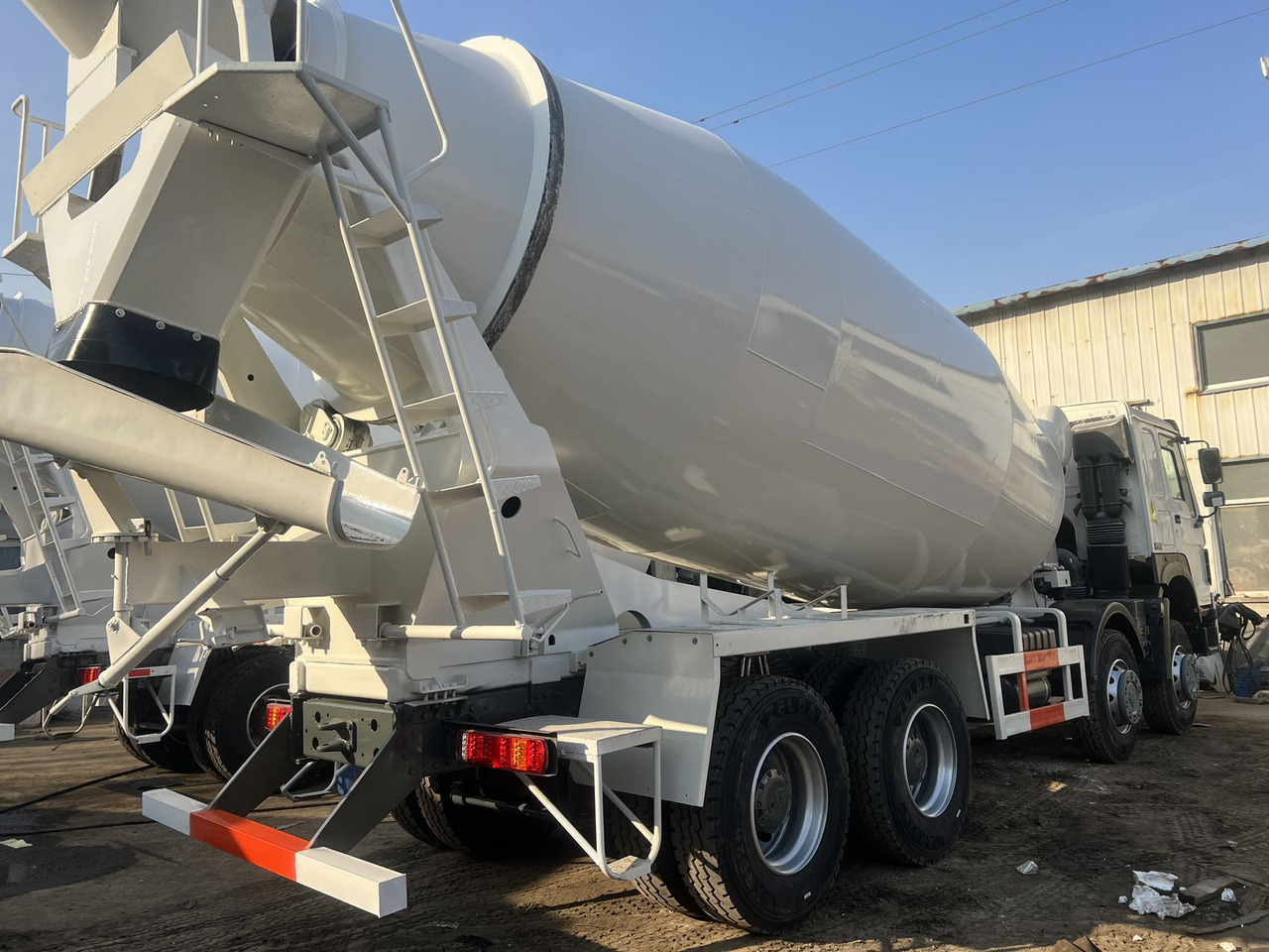 SINOTRUK HOWO 16 CBM CAPACITY - Бетоновоз: снимка 2 SINOTRUK HOWO 16 CBM CAPACITY - Бетоновоз: снимка 2
