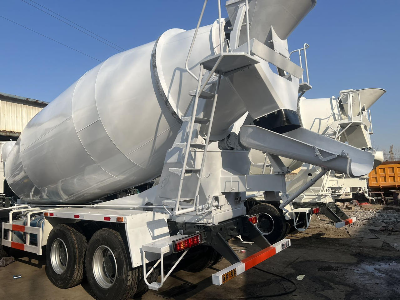 SINOTRUK HOWO 16 CBM CAPACITY - Бетоновоз: снимка 5 SINOTRUK HOWO 16 CBM CAPACITY - Бетоновоз: снимка 5