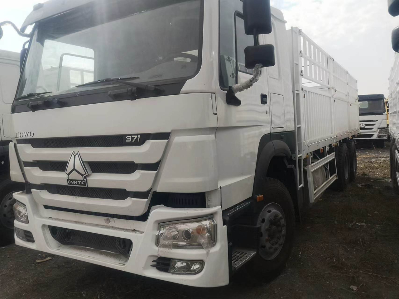 SINOTRUK HOWO 375 SINOTRUK HOWO 371 WITH FENCE howo380 420 400 - За превоз на животни камион: снимка 5 SINOTRUK HOWO 375 SINOTRUK HOWO 371 WITH FENCE howo380 420 400 - За превоз на животни камион: снимка 5