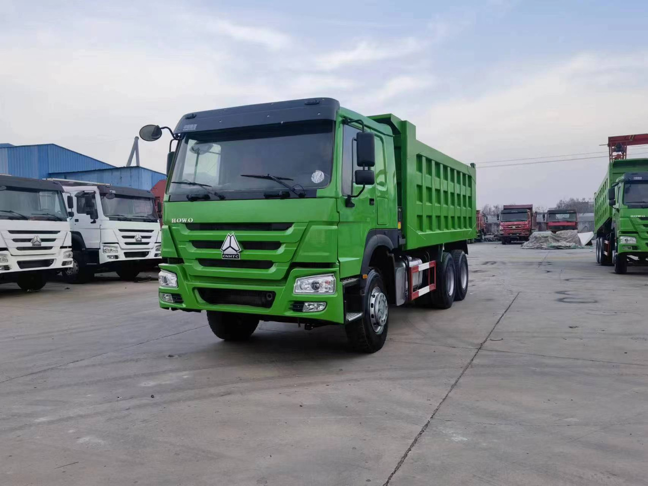 SINOTRUK HOWO 6*4 8*4 DUMP TRUCK - Самосвал камион: снимка 2 SINOTRUK HOWO 6*4 8*4 DUMP TRUCK - Самосвал камион: снимка 2