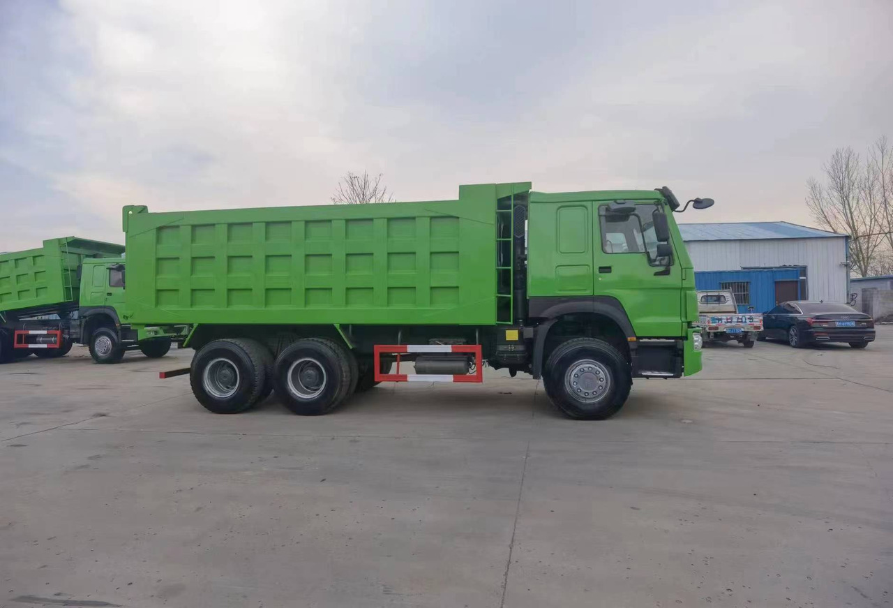 SINOTRUK HOWO 6*4 8*4 DUMP TRUCK - Самосвал камион: снимка 4 SINOTRUK HOWO 6*4 8*4 DUMP TRUCK - Самосвал камион: снимка 4