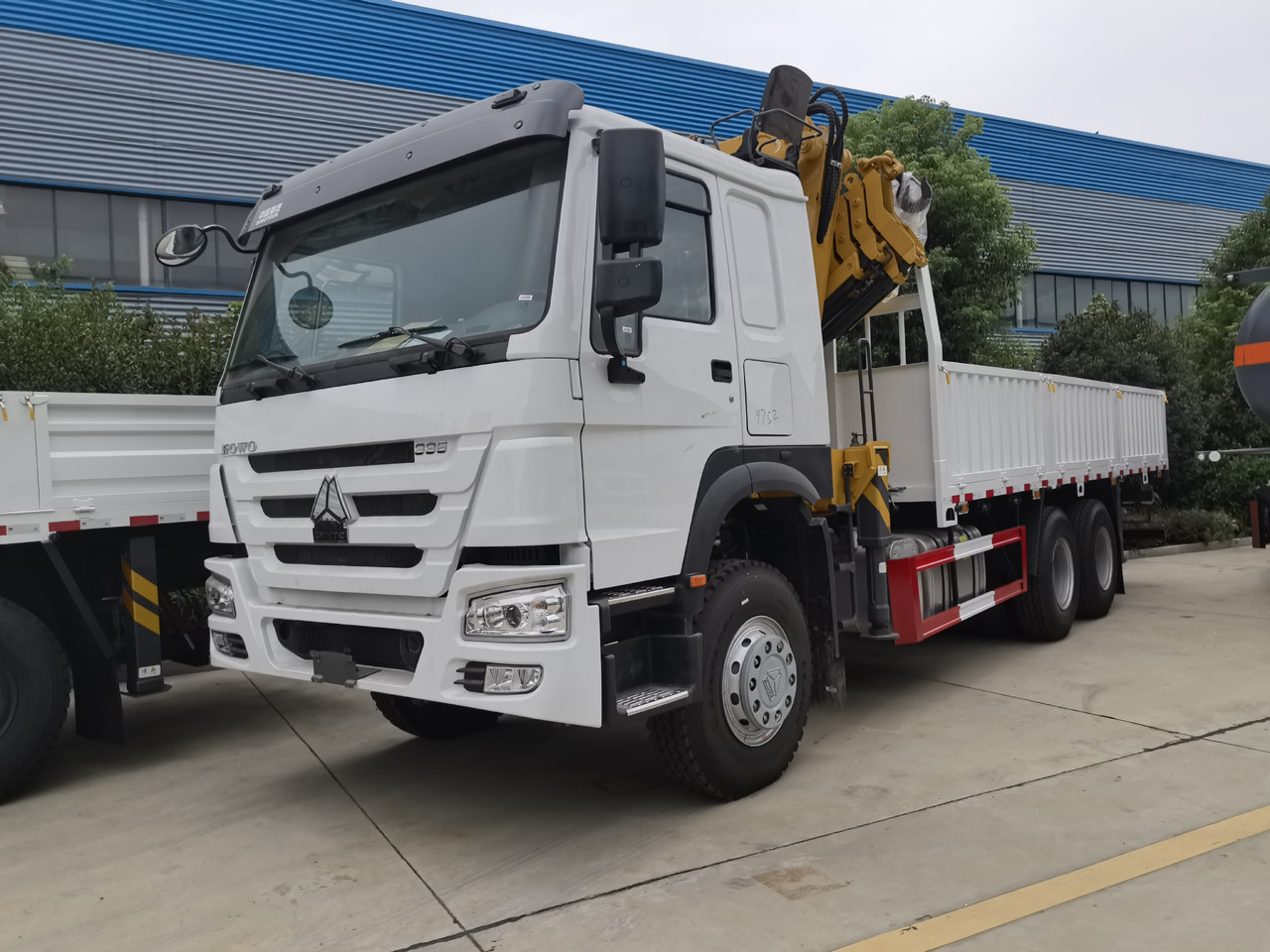 SINOTRUK HOWO 8 TON Knuckle Boom Crane TRUCK MOUNTED CRANE - Камион с кран: снимка 2 SINOTRUK HOWO 8 TON Knuckle Boom Crane TRUCK MOUNTED CRANE - Камион с кран: снимка 2