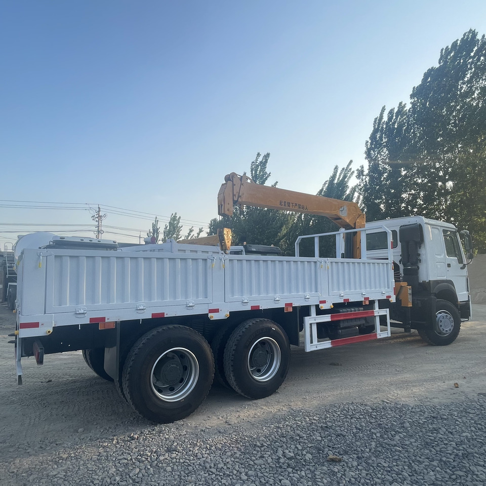 SINOTRUK HOWO 8 TON TRUCK-MOUNTED CRANE - Камион с кран: снимка 1 SINOTRUK HOWO 8 TON TRUCK-MOUNTED CRANE - Камион с кран: снимка 1