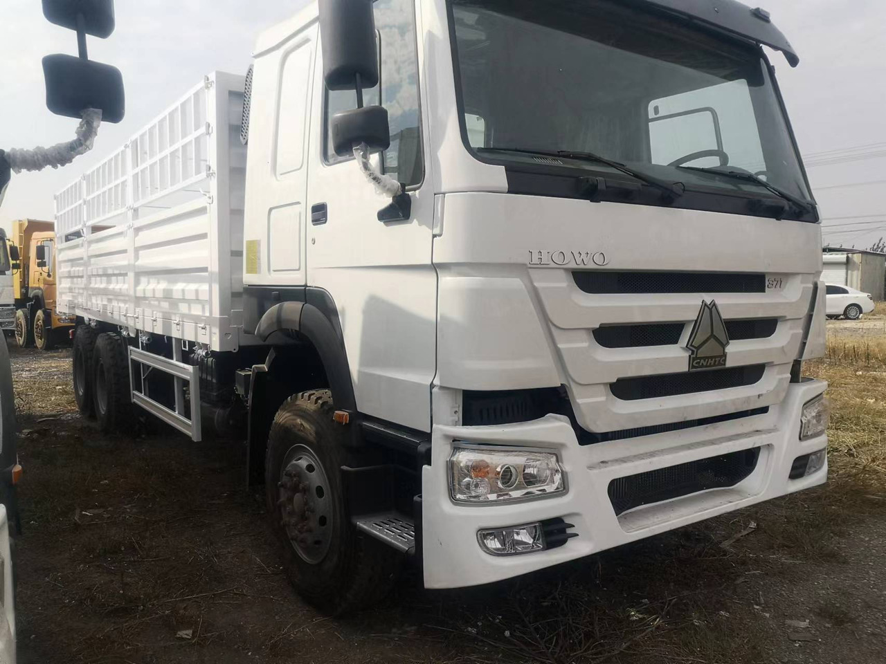 SINOTRUK HOWO FENCE LIVESTOCK DUMP TRUCK - Самосвал камион: снимка 3 SINOTRUK HOWO FENCE LIVESTOCK DUMP TRUCK - Самосвал камион: снимка 3