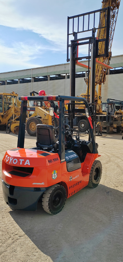 TOYOTA FD30 - Мотокар: снимка 4 TOYOTA FD30 - Мотокар: снимка 4