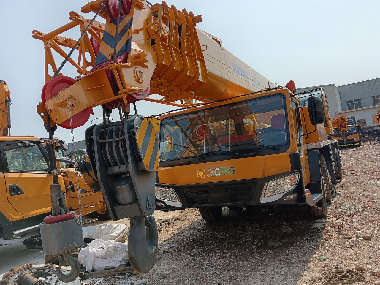 XCMG QY70K 70 TON - Автокран: снимка 2 XCMG QY70K 70 TON - Автокран: снимка 2