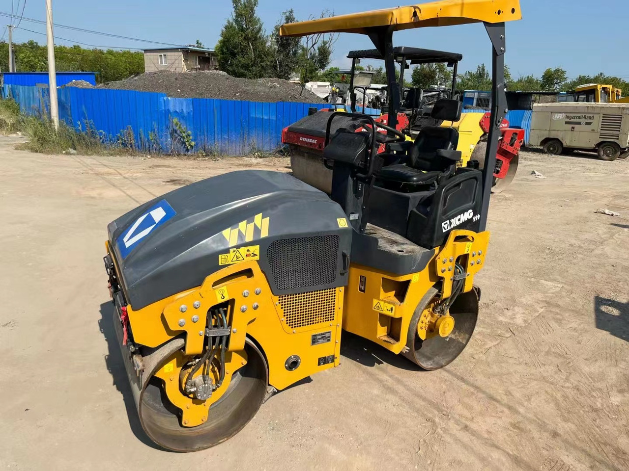 XCMG XMR 300J - Комбиниран валяк: снимка 2 XCMG XMR 300J - Комбиниран валяк: снимка 2