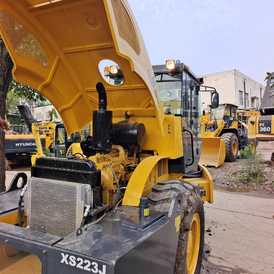XCMG XS 223J - Пътен валяк: снимка 4 XCMG XS 223J - Пътен валяк: снимка 4