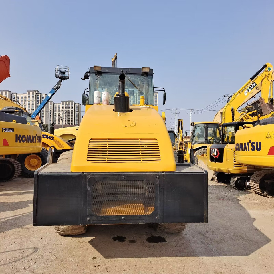 XCMG XS 223J WITH SHEET HORN - Пътен валяк: снимка 4 XCMG XS 223J WITH SHEET HORN - Пътен валяк: снимка 4
