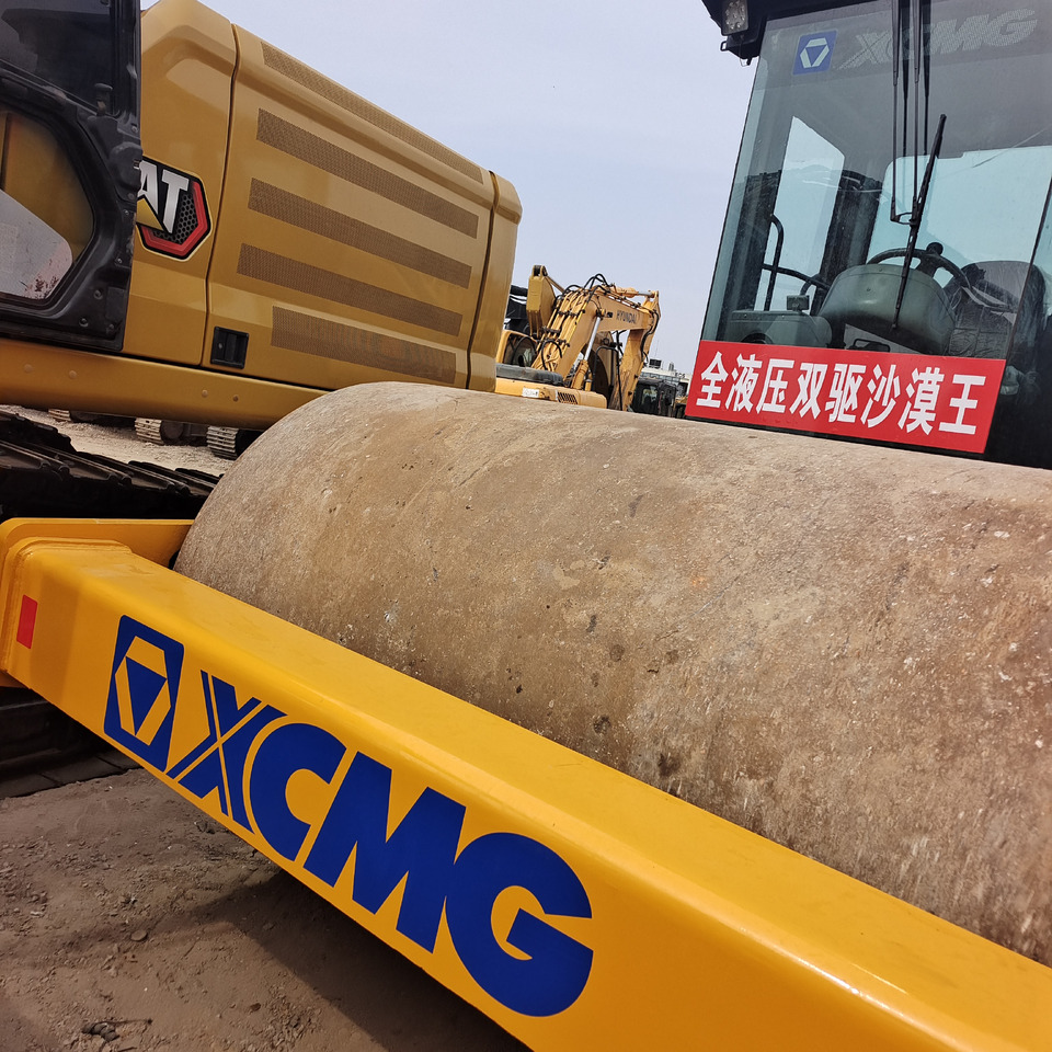 XCMG XS143J - Пътен валяк: снимка 2 XCMG XS143J - Пътен валяк: снимка 2