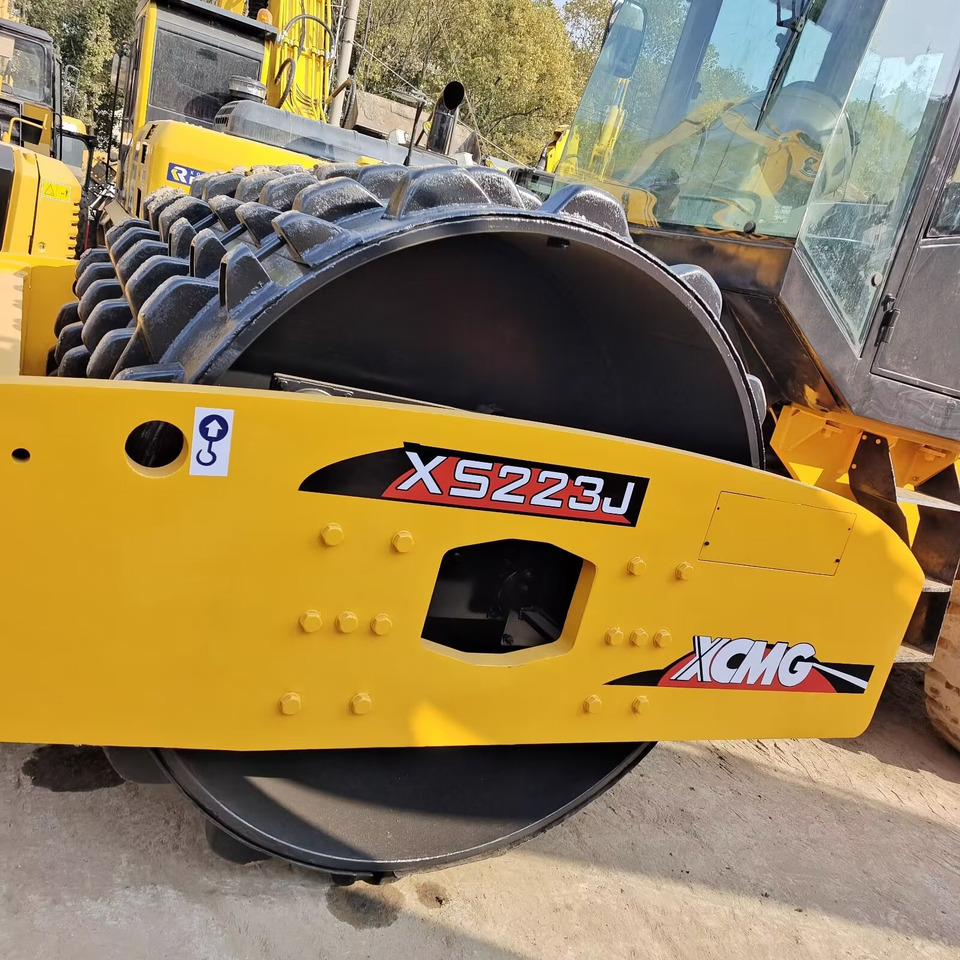 XCMG XS223J Goat Horn Vibratory Roller Compactor - Пътен валяк: снимка 4 XCMG XS223J Goat Horn Vibratory Roller Compactor - Пътен валяк: снимка 4