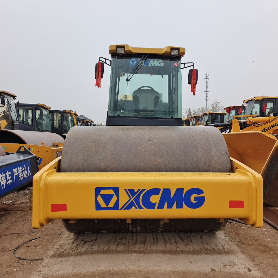 XCMG XS223J - Пътен валяк: снимка 4 XCMG XS223J - Пътен валяк: снимка 4