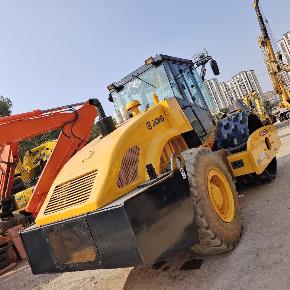 XCMG xs 223j XS223J Goat Horn Vibratory Roller Compactor - Пътен валяк: снимка 4 XCMG xs 223j XS223J Goat Horn Vibratory Roller Compactor - Пътен валяк: снимка 4