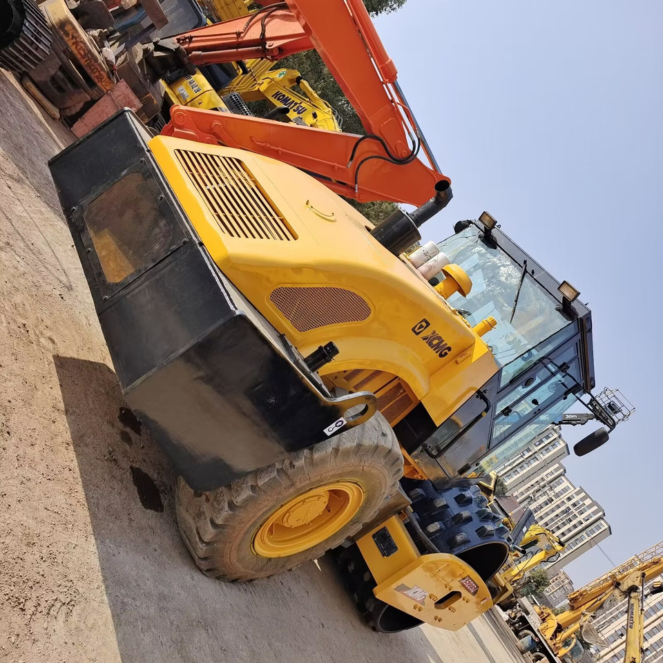 XCMG xs 223j XS223J Goat Horn Vibratory Roller Compactor - Пътен валяк: снимка 5 XCMG xs 223j XS223J Goat Horn Vibratory Roller Compactor - Пътен валяк: снимка 5