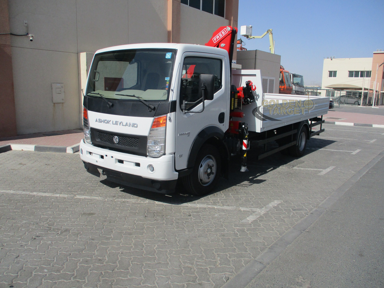 Ashok Leyland PARTNER LX 4x2 with Fassi F50A.022 Crane - Камион с кран: снимка 2 Ashok Leyland PARTNER LX 4x2 with Fassi F50A.022 Crane - Камион с кран: снимка 2