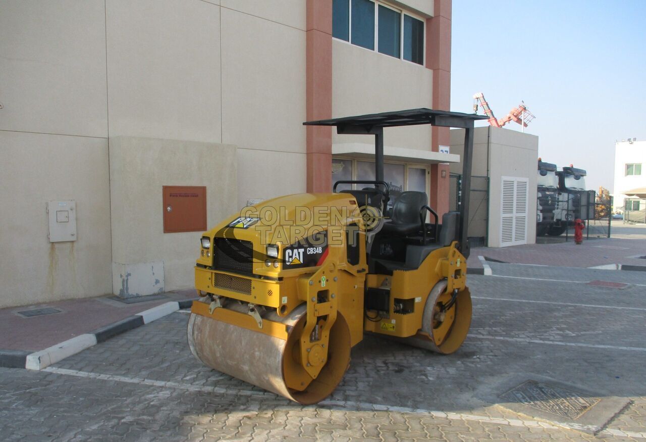 Caterpillar CB34B Double Drum Roller - Пътен валяк: снимка 2 Caterpillar CB34B Double Drum Roller - Пътен валяк: снимка 2