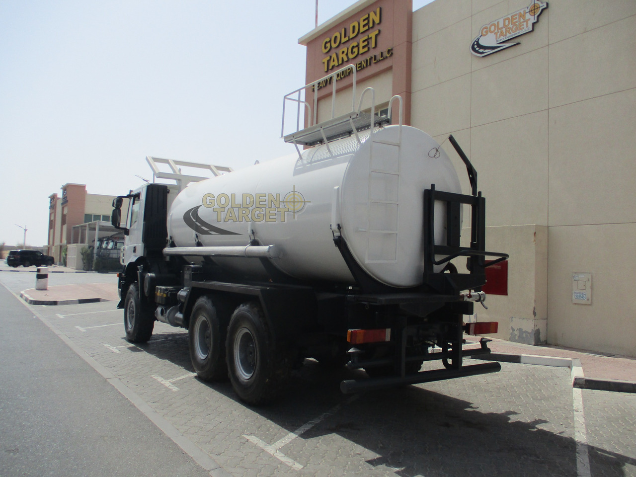 IVECO TRAKKER 380 6x6 Tanker - Камион цистерна: снимка 4 IVECO TRAKKER 380 6x6 Tanker - Камион цистерна: снимка 4