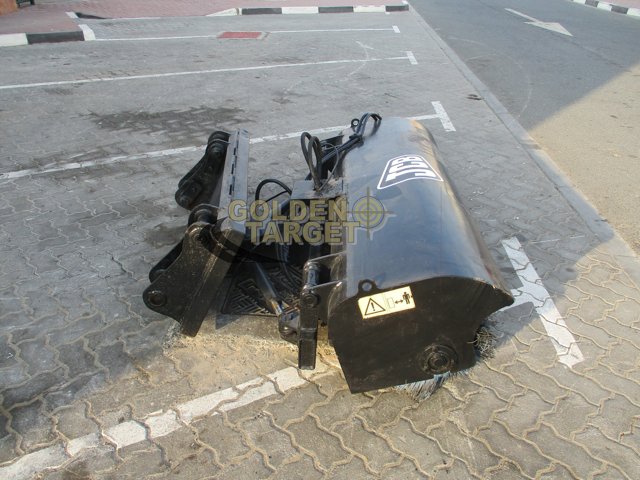 JCB Broom Attachment - Четка за Мини челен товарач: снимка 2 JCB Broom Attachment - Четка за Мини челен товарач: снимка 2