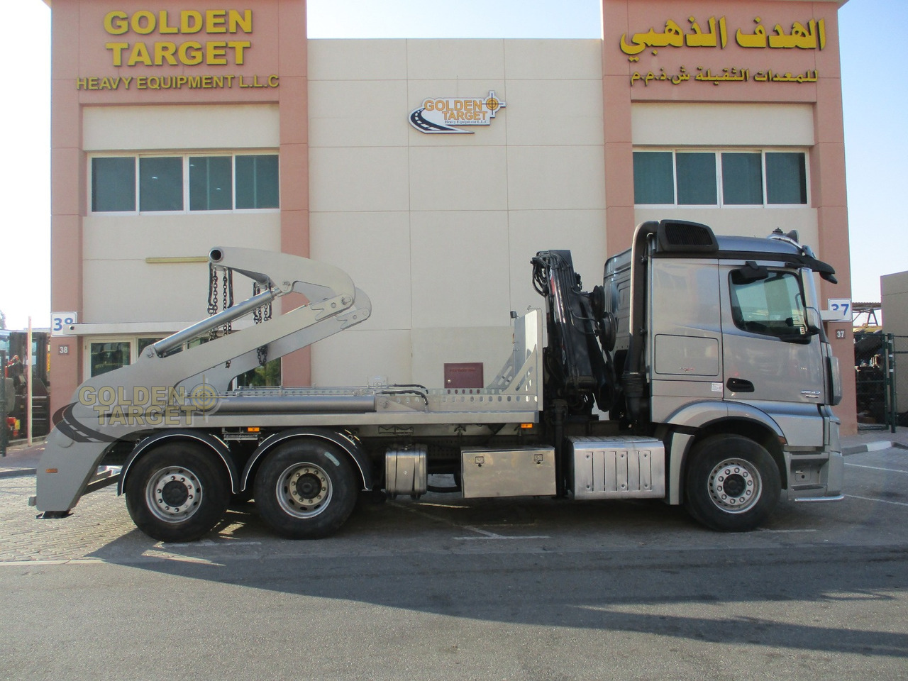 MERCEDES-BENZ 2642 6×2 DOUBLE SKIP LOADER with HIAB Crane - Мултилифт за контейнери камион: снимка 5 MERCEDES-BENZ 2642 6×2 DOUBLE SKIP LOADER with HIAB Crane - Мултилифт за контейнери камион: снимка 5