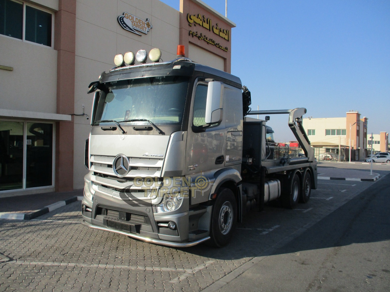 MERCEDES-BENZ 2642 6×2 DOUBLE SKIP LOADER with HIAB Crane - Мултилифт за контейнери камион: снимка 2 MERCEDES-BENZ 2642 6×2 DOUBLE SKIP LOADER with HIAB Crane - Мултилифт за контейнери камион: снимка 2