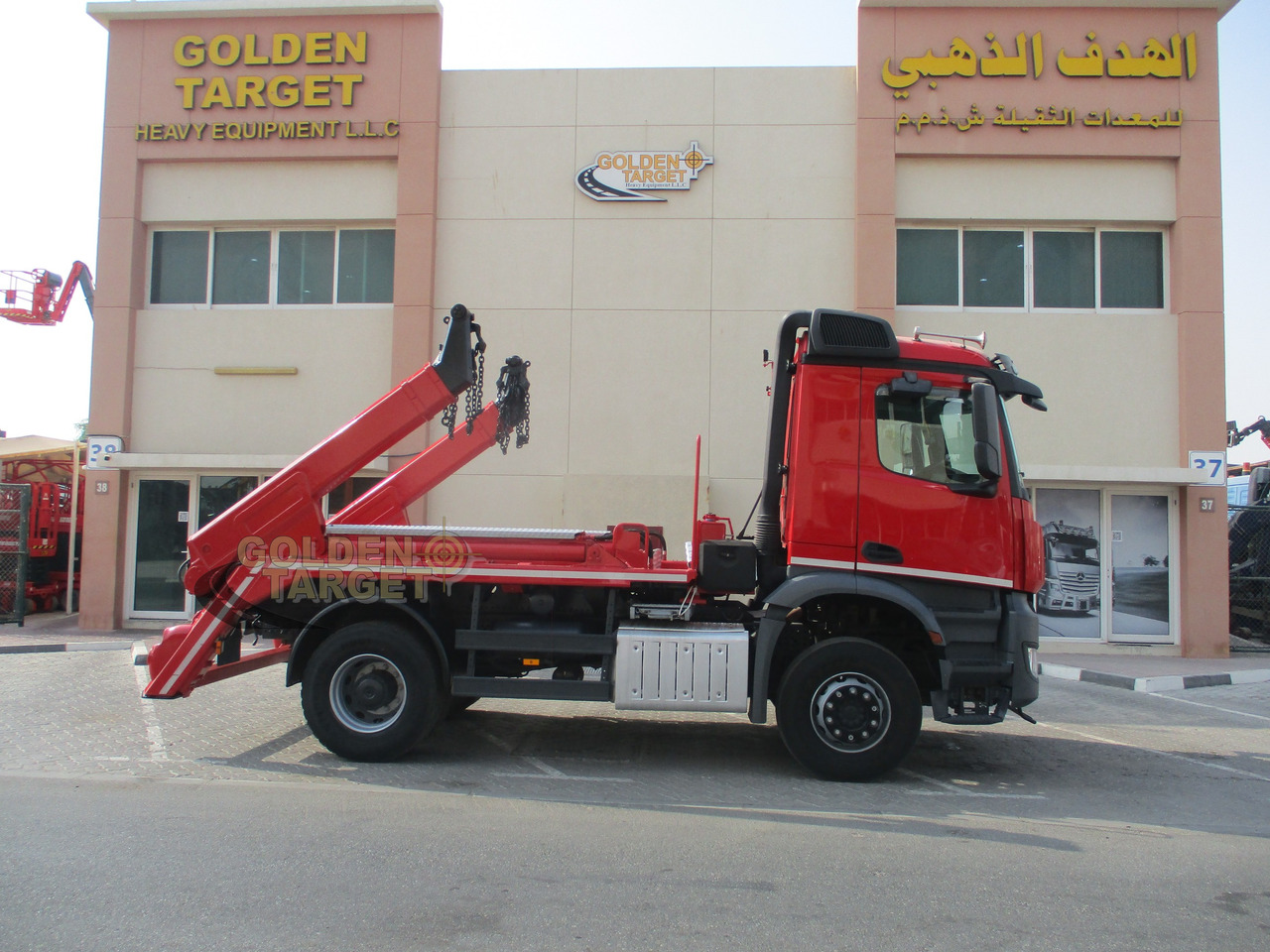 MERCEDES-BENZ Arocs 1832 4x2 Skip Loader - Мултилифт за контейнери камион: снимка 5 MERCEDES-BENZ Arocs 1832 4x2 Skip Loader - Мултилифт за контейнери камион: снимка 5
