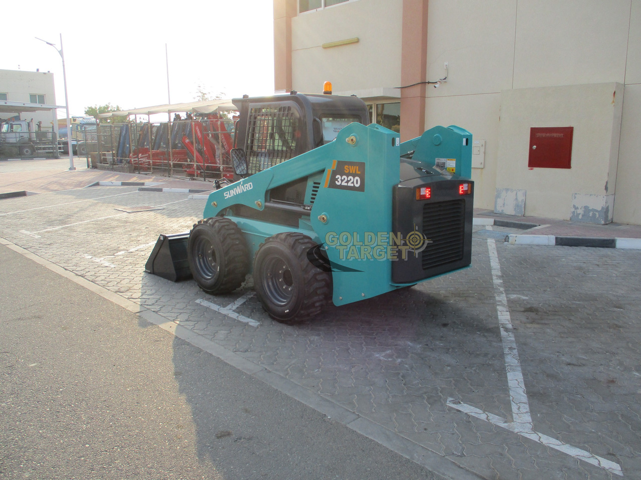 SUNWARD SWL3220 Skid Steer - Мини челен товарач: снимка 4 SUNWARD SWL3220 Skid Steer - Мини челен товарач: снимка 4
