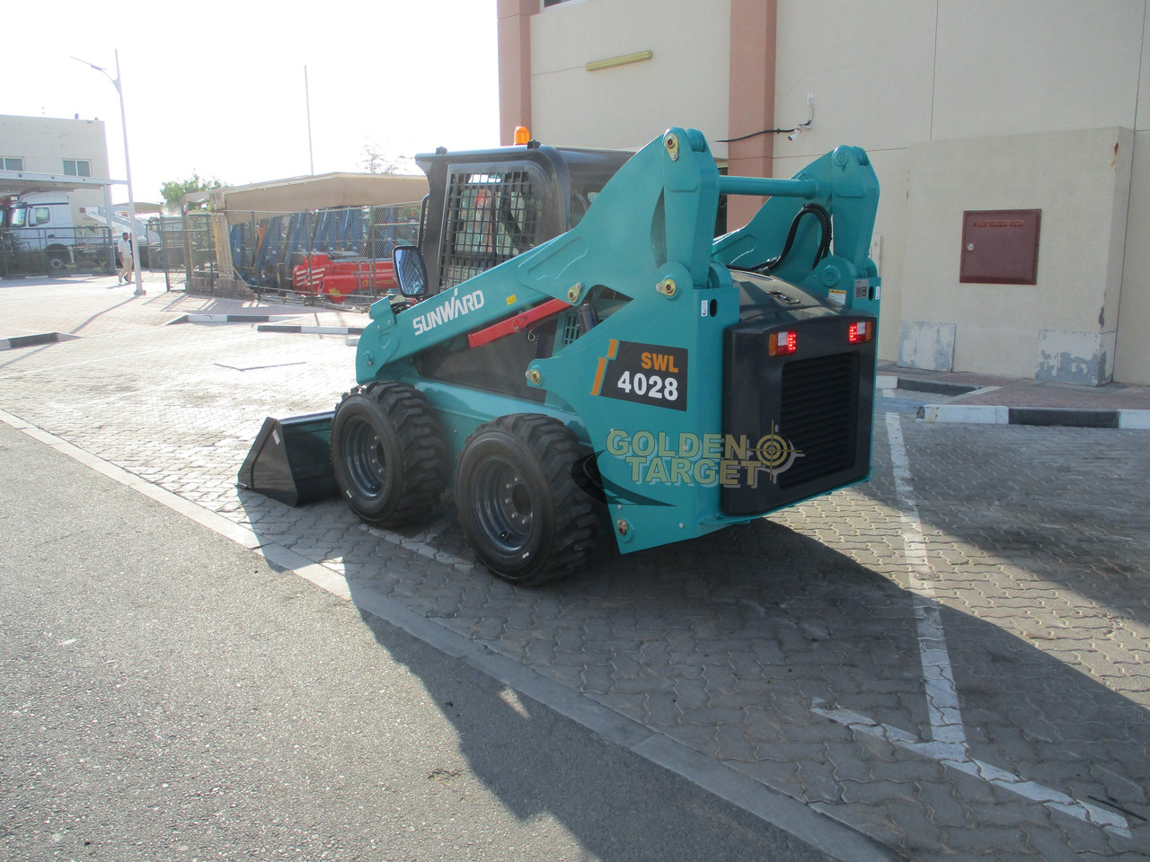 SUNWARD SWL4028 Skid Steer - Мини челен товарач: снимка 4 SUNWARD SWL4028 Skid Steer - Мини челен товарач: снимка 4