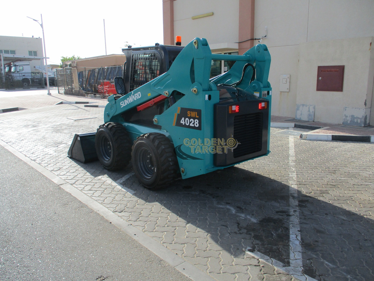 SUNWARD SWL4028 Skid Steer - Мини челен товарач: снимка 4 SUNWARD SWL4028 Skid Steer - Мини челен товарач: снимка 4
