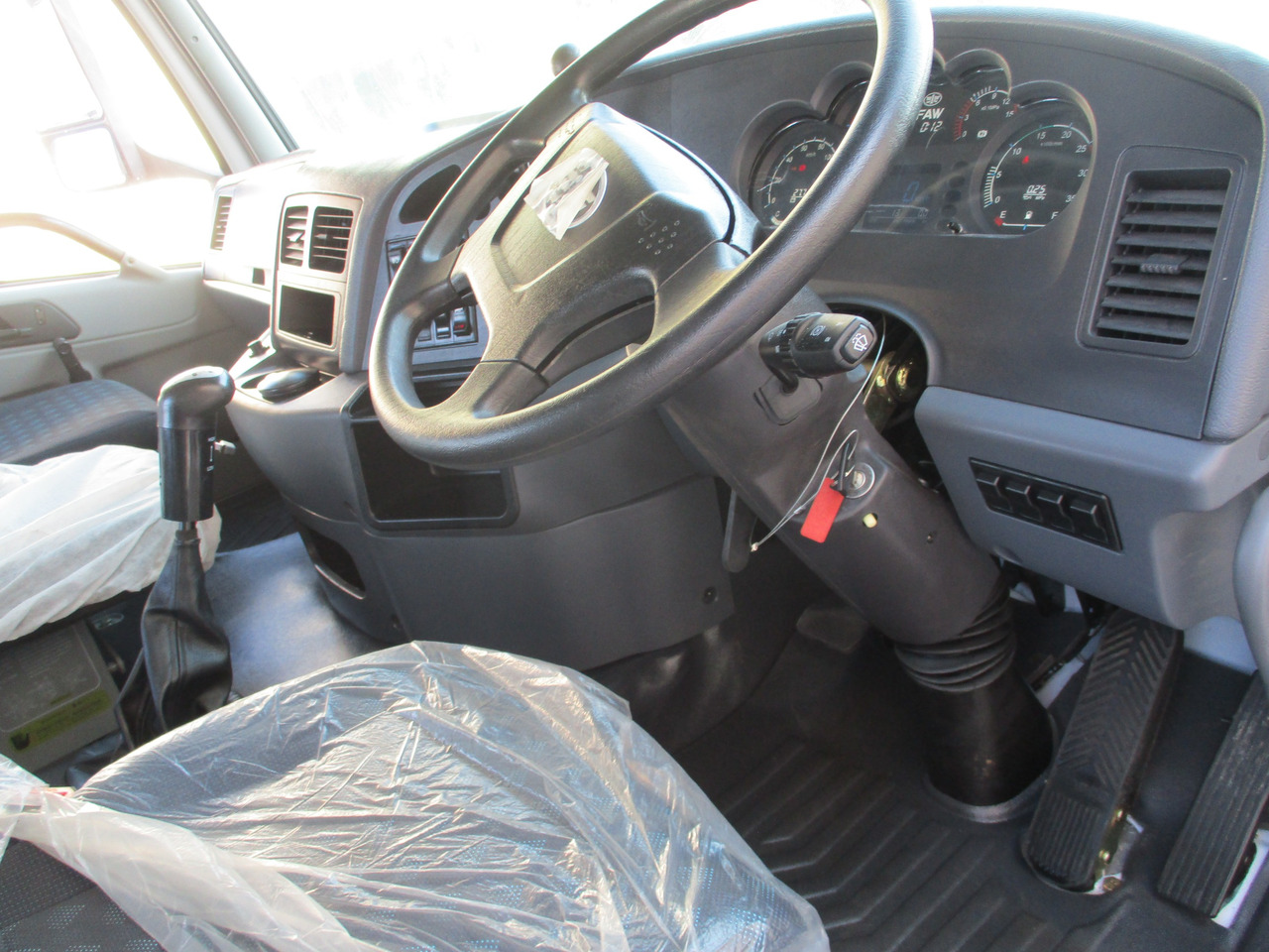 Нови Влекач FAW 4181P2K15 6x4 Head Truck: снимка 11