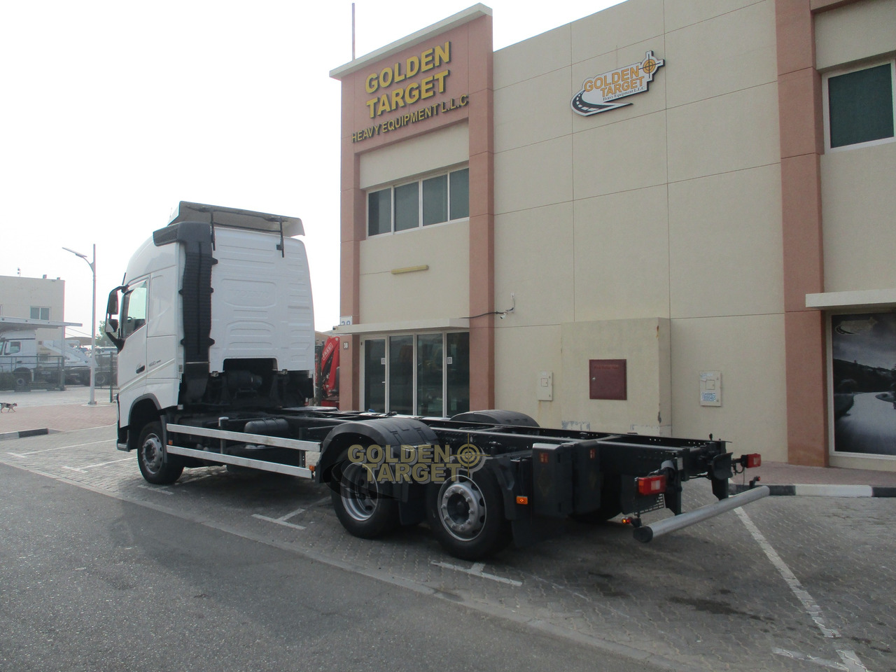 Volvo FH460 6×2 Chassis - Шаси кабина: снимка 4 Volvo FH460 6×2 Chassis - Шаси кабина: снимка 4