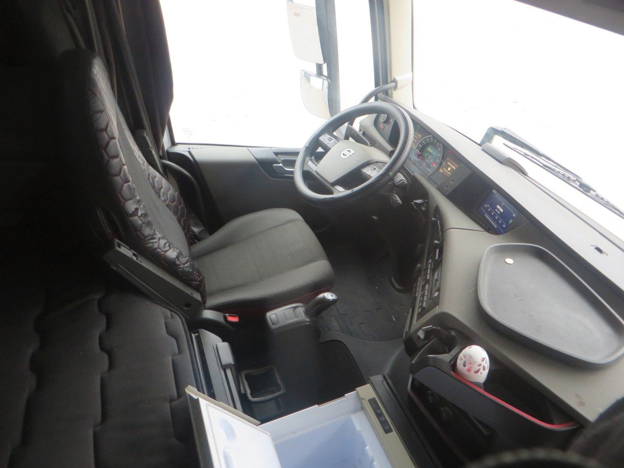 Лизинг на Volvo FH460 4x2Tractor Volvo FH460 4x2Tractor: снимка 17 Лизинг на Volvo FH460 4x2Tractor Volvo FH460 4x2Tractor: снимка 17