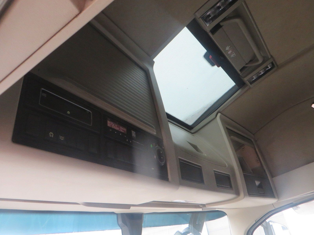 Лизинг на Volvo FH460 4x2Tractor Volvo FH460 4x2Tractor: снимка 14 Лизинг на Volvo FH460 4x2Tractor Volvo FH460 4x2Tractor: снимка 14