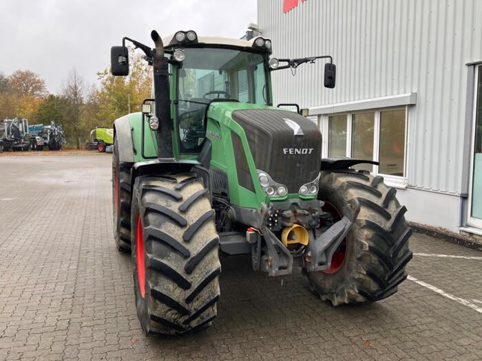 Fendt 824 Vario ProfiPlus - Трактор: снимка 1 Fendt 824 Vario ProfiPlus - Трактор: снимка 1