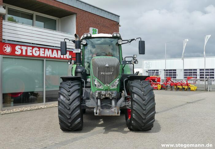 Fendt 826 Vario - Трактор: снимка 1 Fendt 826 Vario - Трактор: снимка 1