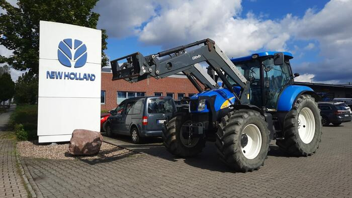 Трактор New Holland T6070: снимка 1