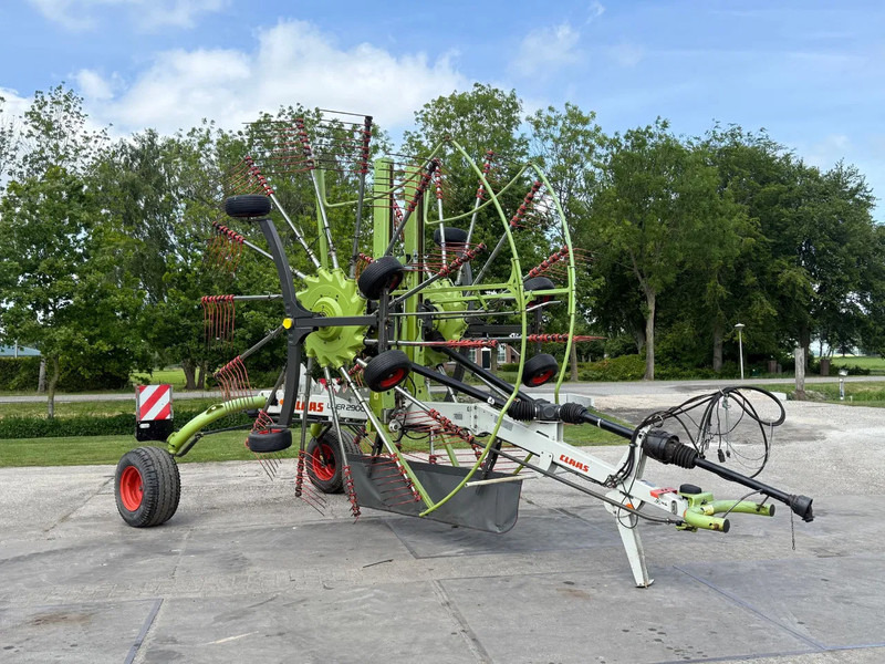 Claas Liner 2900 Zwadhark 2 rotorhark zwiller - Гребло/ Сенообръщачка: снимка 2 Claas Liner 2900 Zwadhark 2 rotorhark zwiller - Гребло/ Сенообръщачка: снимка 2
