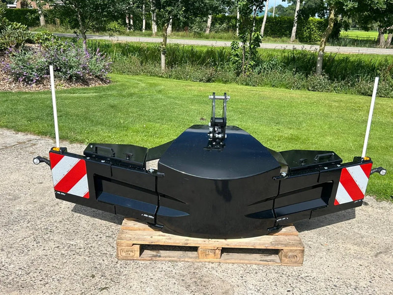 Fendt Frontbumper Frontblok Gewicht NIEUW - Трактор: снимка 3 Fendt Frontbumper Frontblok Gewicht NIEUW - Трактор: снимка 3