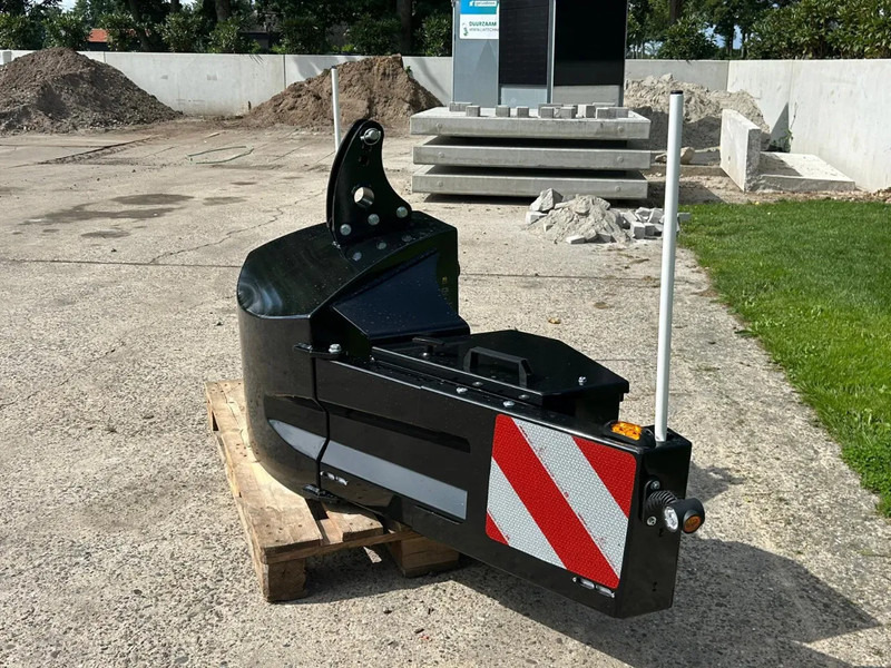 Fendt Frontbumper Frontblok Gewicht NIEUW - Трактор: снимка 5 Fendt Frontbumper Frontblok Gewicht NIEUW - Трактор: снимка 5