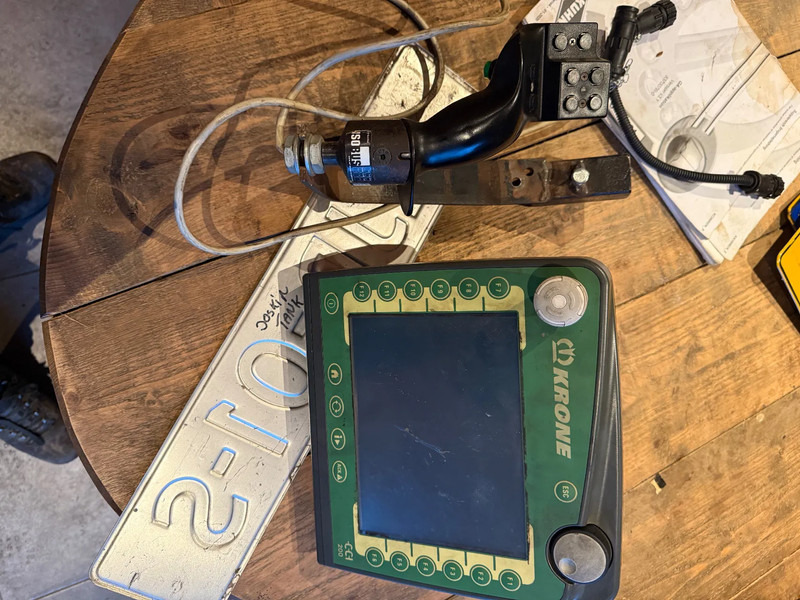 Krone Swadro 1400 Plus 4 rotorhark Zwiller - Гребло/ Сенообръщачка: снимка 3 Krone Swadro 1400 Plus 4 rotorhark Zwiller - Гребло/ Сенообръщачка: снимка 3