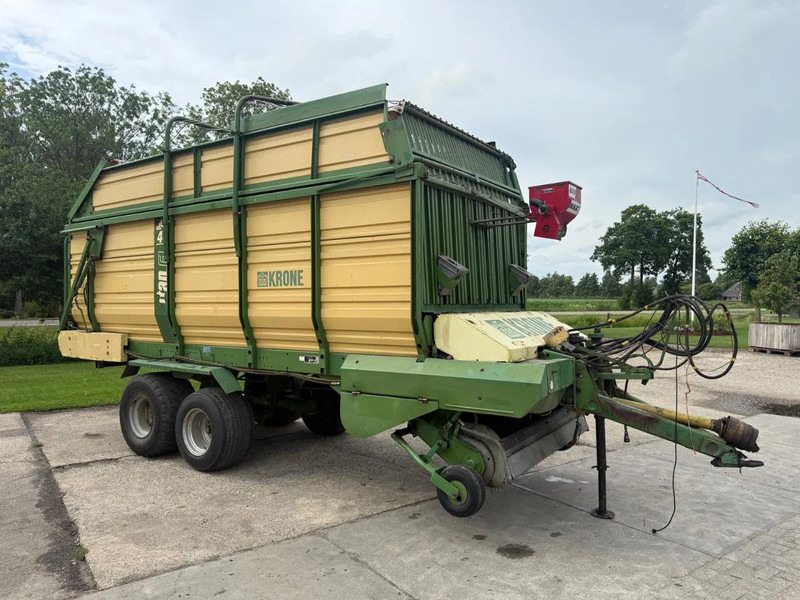 Krone Ladewagen Titan GL 6/40 balk invoer Snijwagen Stalvoeren - Селскостопанска техника: снимка 1 Krone Ladewagen Titan GL 6/40 balk invoer Snijwagen Stalvoeren - Селскостопанска техника: снимка 1
