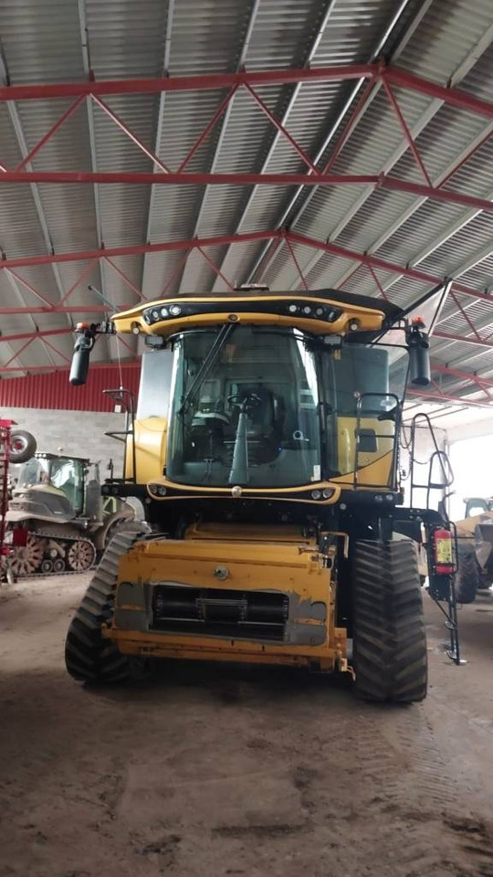 New Holland CR 9.90  - Зърнокомбайн: снимка 2 New Holland CR 9.90  - Зърнокомбайн: снимка 2