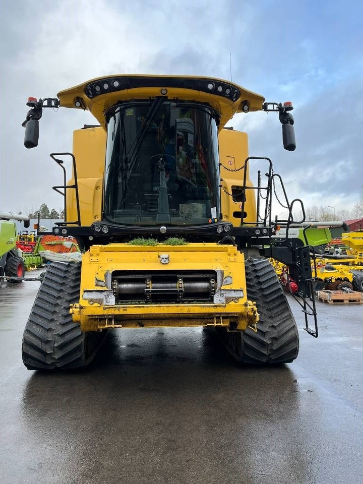 New Holland CR 9.90 - Зърнокомбайн: снимка 2 New Holland CR 9.90 - Зърнокомбайн: снимка 2