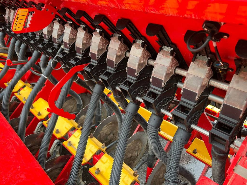 Комбинирана сеялка Vaderstad Rapid RD400C: снимка 9