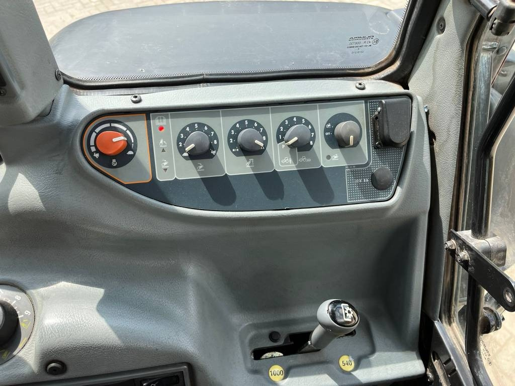 Трактор Valtra A 93: снимка 16