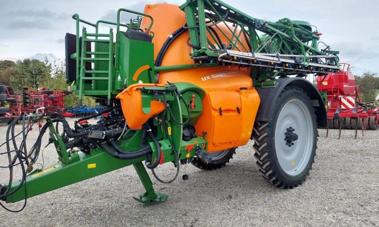 Amazone UX 5200 - 28m med Ama-Select - Прикачна пръскачка: снимка 1 Amazone UX 5200 - 28m med Ama-Select - Прикачна пръскачка: снимка 1