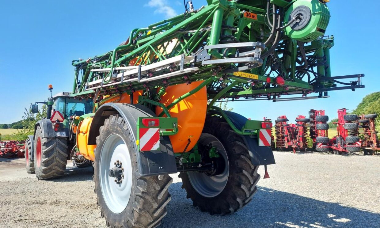 Amazone UX 6200 SUPER - 36-30-24m - Прикачна пръскачка: снимка 4 Amazone UX 6200 SUPER - 36-30-24m - Прикачна пръскачка: снимка 4