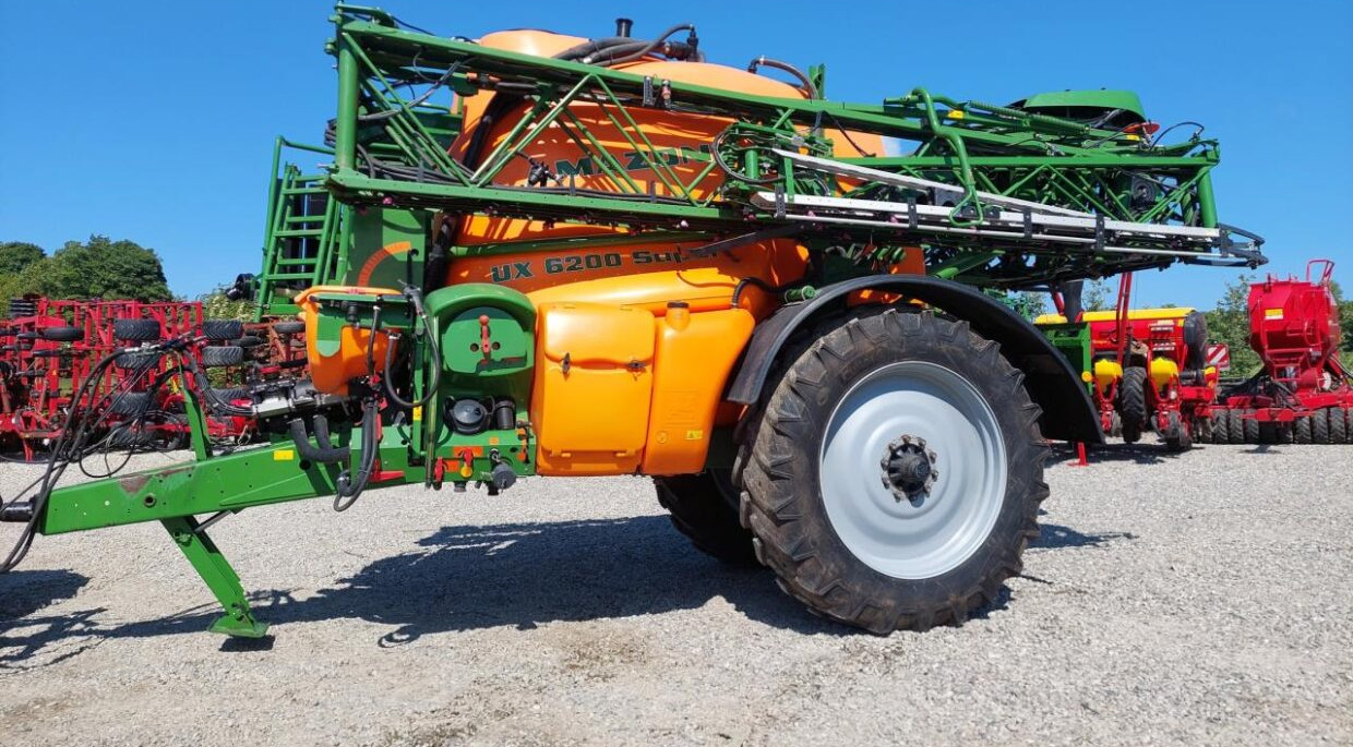 Amazone UX 6200 SUPER - 36-30-24m - Прикачна пръскачка: снимка 1 Amazone UX 6200 SUPER - 36-30-24m - Прикачна пръскачка: снимка 1